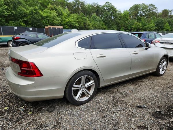 2018 VOLVO S90