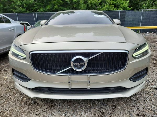 2018 VOLVO S90