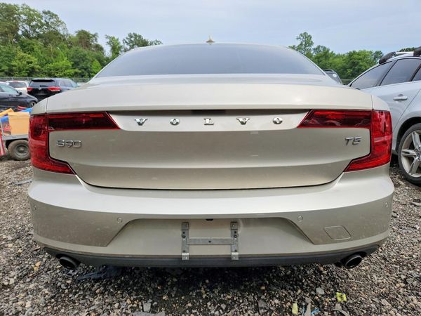 2018 VOLVO S90