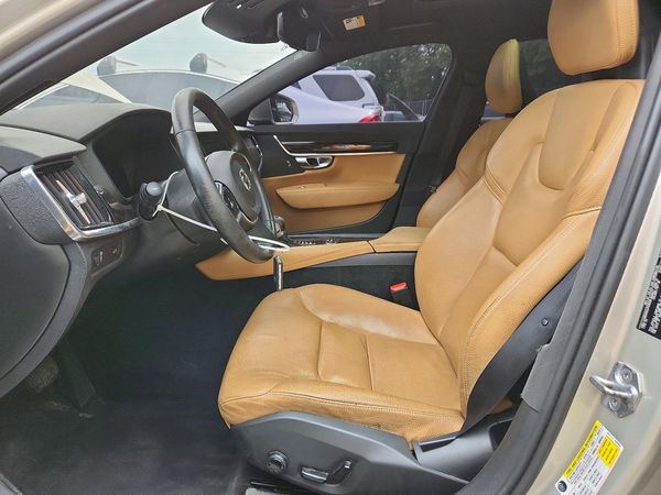 2018 VOLVO S90