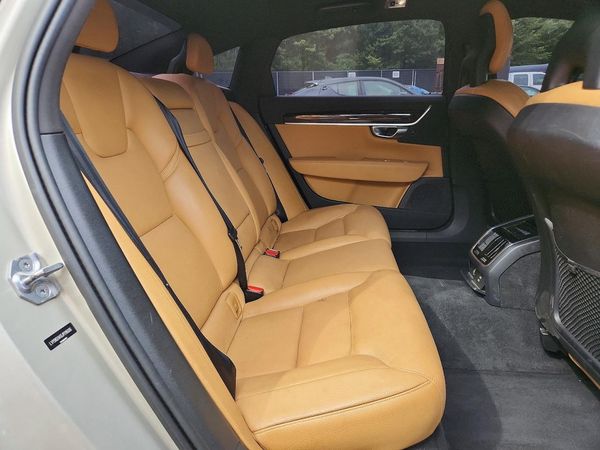 2018 VOLVO S90