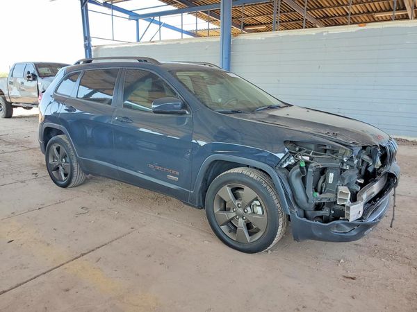 2016 JEEP CHEROKEE Latitude/Longitude/North — Passenger 3/4