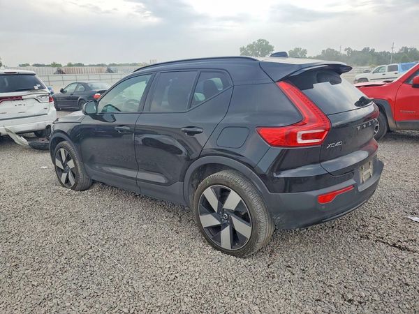 2023 VOLVO XC40 Ultimate Dark