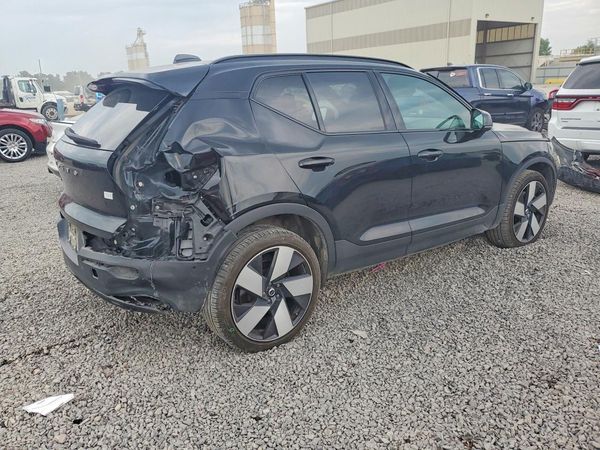 2023 VOLVO XC40 Ultimate Dark