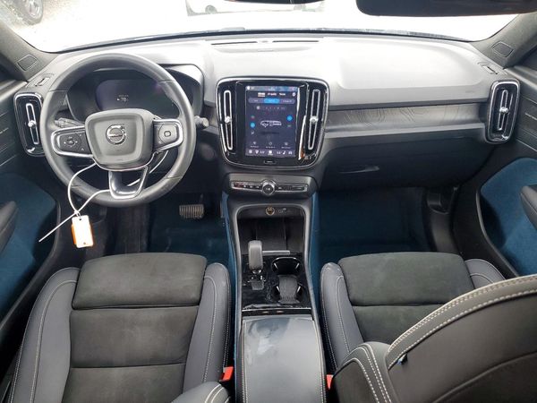 2023 VOLVO XC40 Ultimate Dark