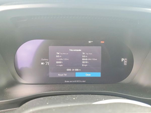 2023 VOLVO XC40 Ultimate Dark