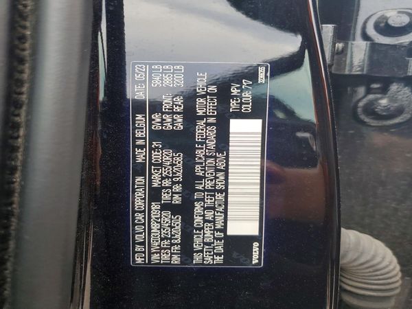2023 VOLVO XC40 Ultimate Dark