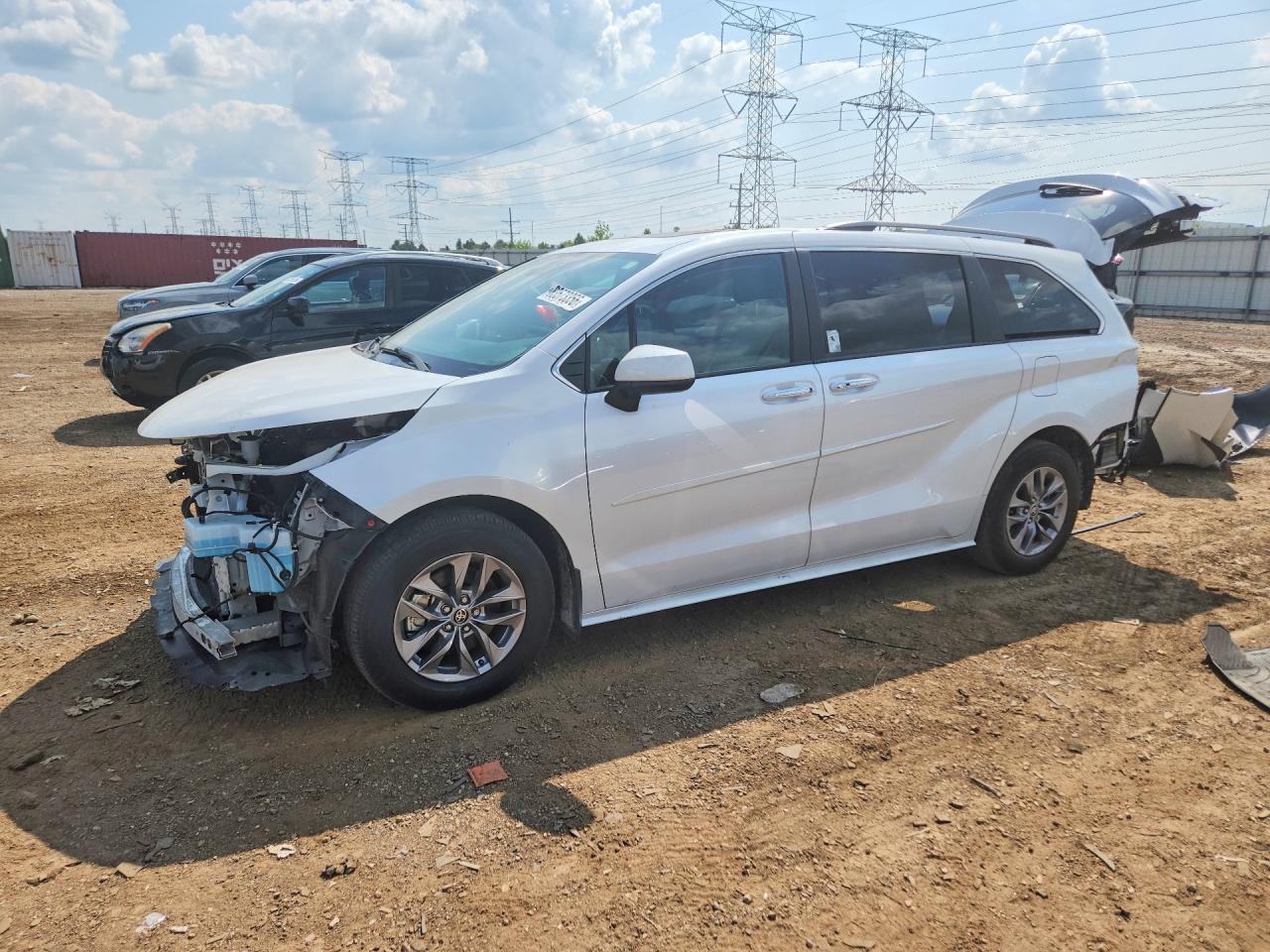 2025 TOYOTA SIENNA XLE