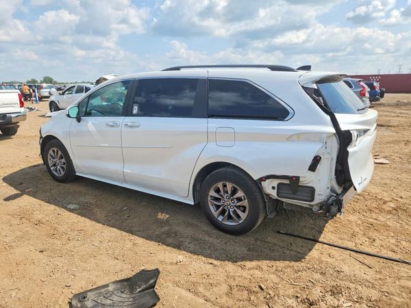 2025 TOYOTA SIENNA XLE