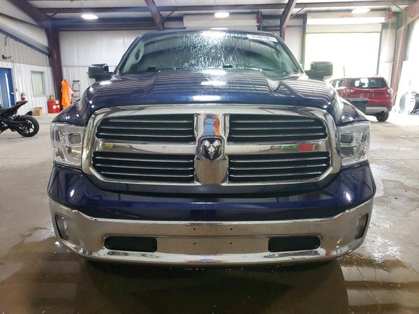 2014 RAM 1500 SLT CREW CAB 4X4