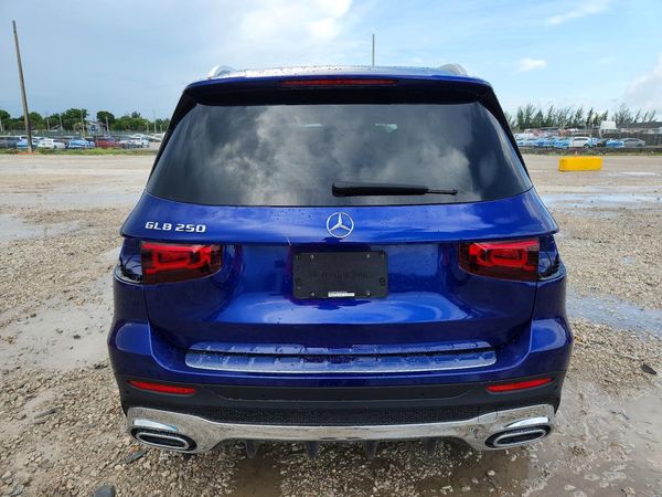 2023 MERCEDES-BENZ GLB GLB250