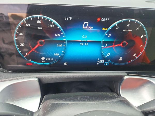 2023 MERCEDES-BENZ GLB GLB250