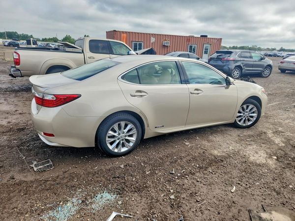 2013 LEXUS ES 300h