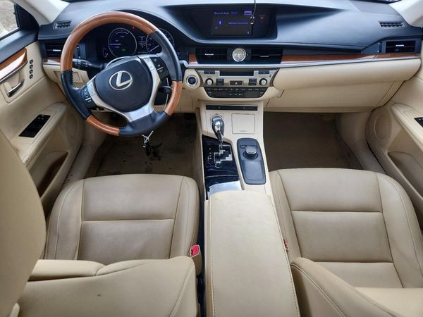 2013 LEXUS ES 300h