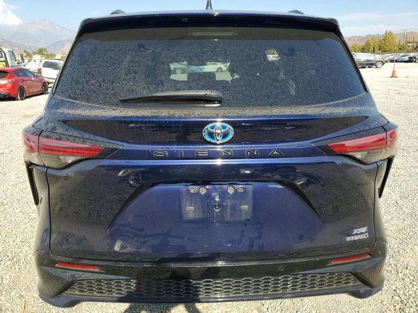 2022 TOYOTA SIENNA XSE