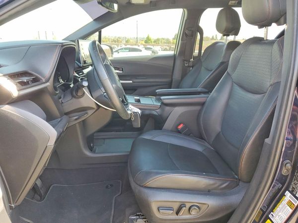 2022 TOYOTA SIENNA XSE