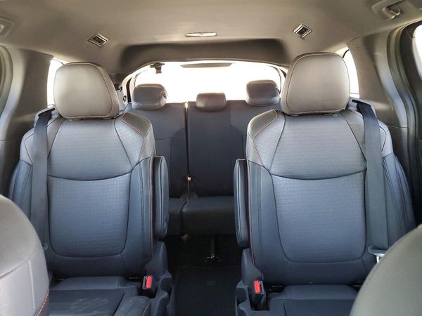 2022 TOYOTA SIENNA XSE