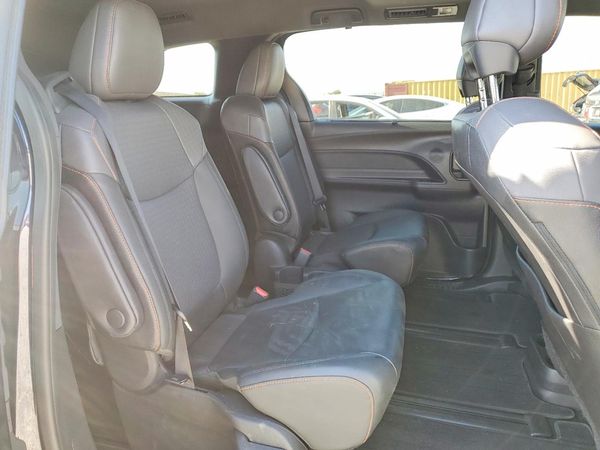 2022 TOYOTA SIENNA XSE