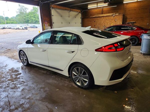 2018 HYUNDAI IONIQ Limited (HEV)