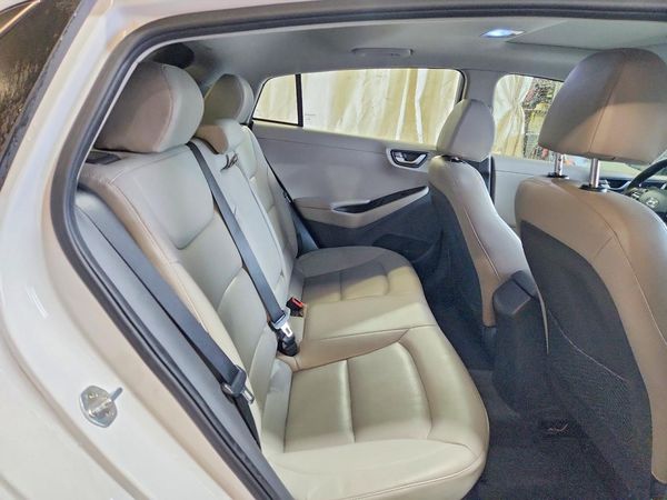 2018 HYUNDAI IONIQ Limited (HEV)