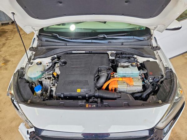 2018 HYUNDAI IONIQ Limited (HEV)