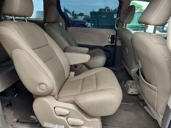 2019 TOYOTA SIENNA