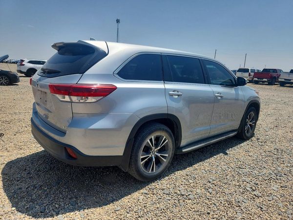 2018 TOYOTA HIGHLANDER LE/LE Plus