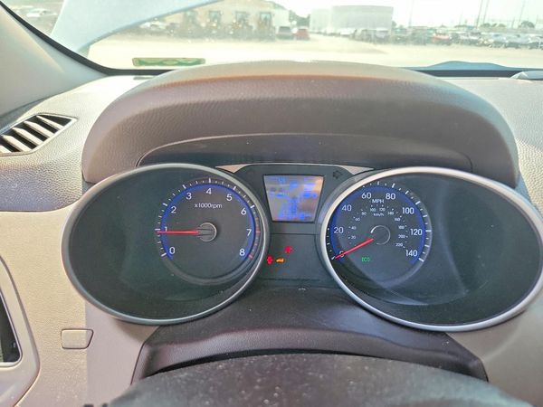 2015 HYUNDAI TUCSON GLS (Middle)