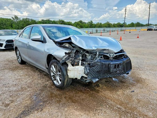 2017 TOYOTA CAMRY LE/SE/XLE/XSE — Passenger 3/4