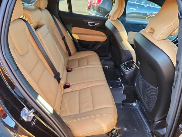 2020 VOLVO V60 CROSS COUNTRY