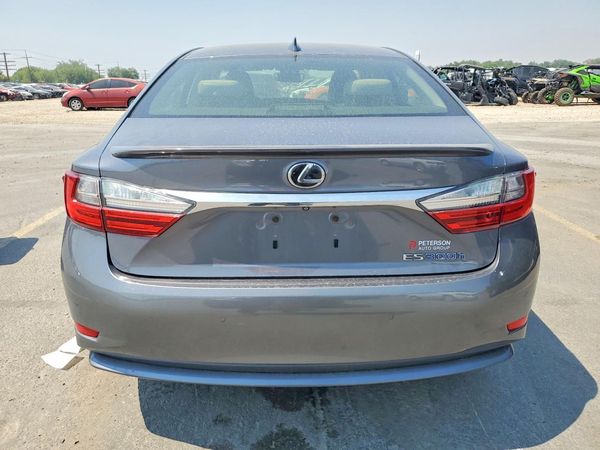 2016 LEXUS ES 300h