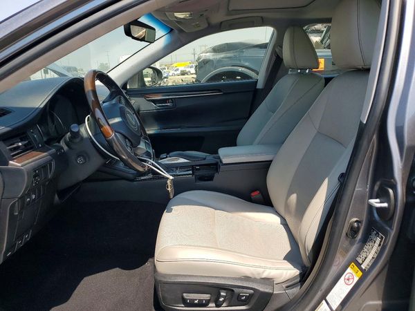 2016 LEXUS ES 300h