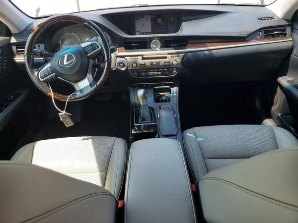 2016 LEXUS ES 300h