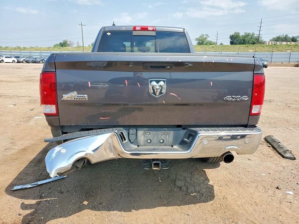 2018 RAM 1500 SLT CREW CAB 4X4