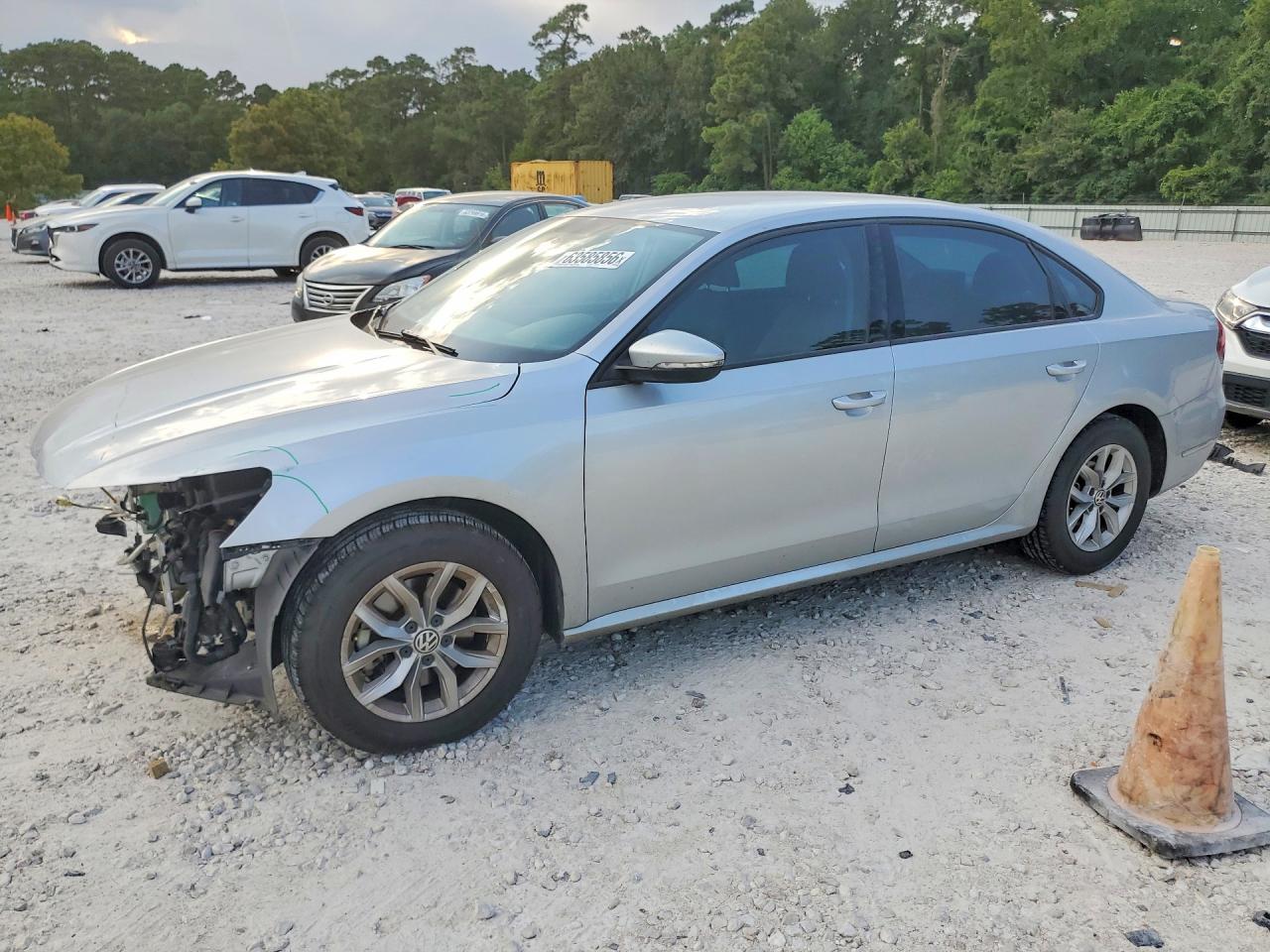 2018 VOLKSWAGEN PASSAT S, R-Line