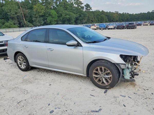 2018 VOLKSWAGEN PASSAT S, R-Line