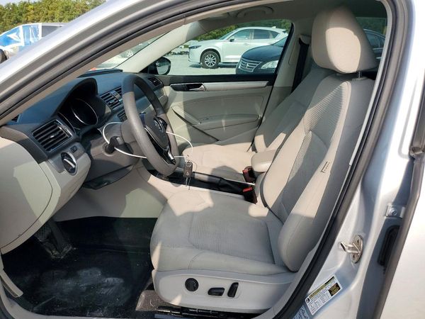 2018 VOLKSWAGEN PASSAT S, R-Line