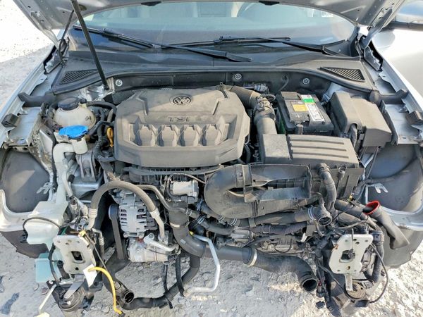 2018 VOLKSWAGEN PASSAT S, R-Line
