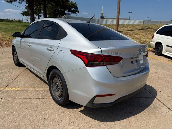 2019 HYUNDAI ACCENT SE and SEL
