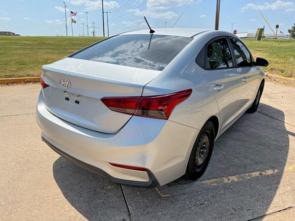 2019 HYUNDAI ACCENT SE and SEL
