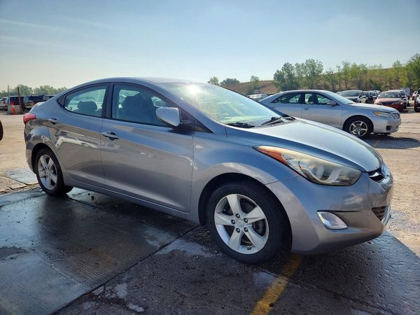 2013 HYUNDAI ELANTRA