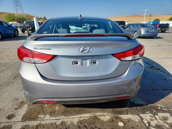 2013 HYUNDAI ELANTRA