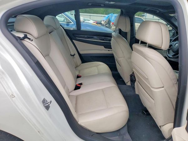 2015 BMW 750 750i/Alpina B7
