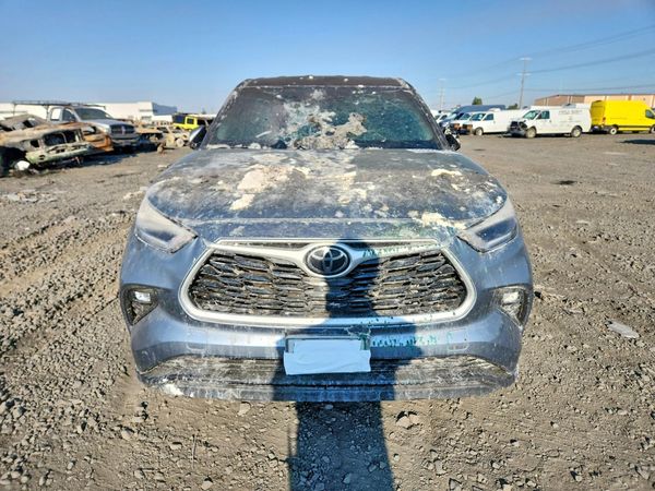 2021 TOYOTA HIGHLANDER LE
