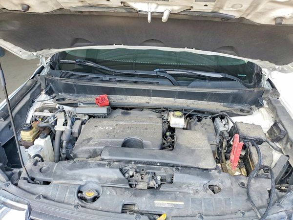 2018 NISSAN PATHFINDER — Engine bay