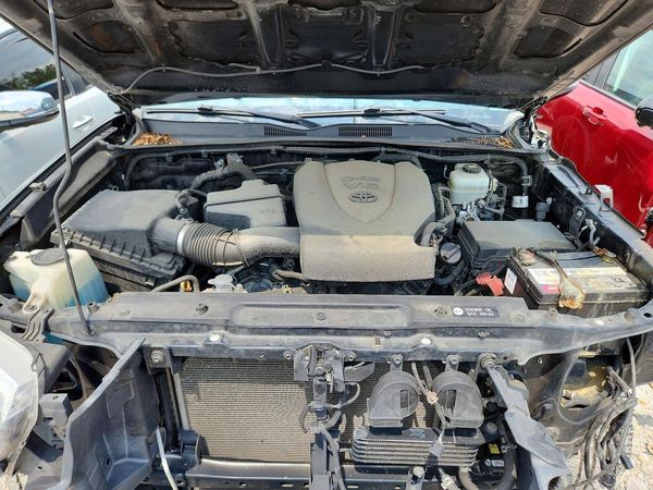 2019 TOYOTA TACOMA SR5