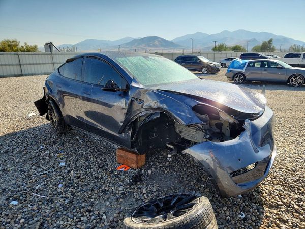 2021 TESLA MODEL Y — Passenger 3/4