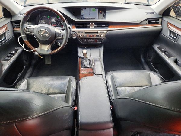 2016 LEXUS ES