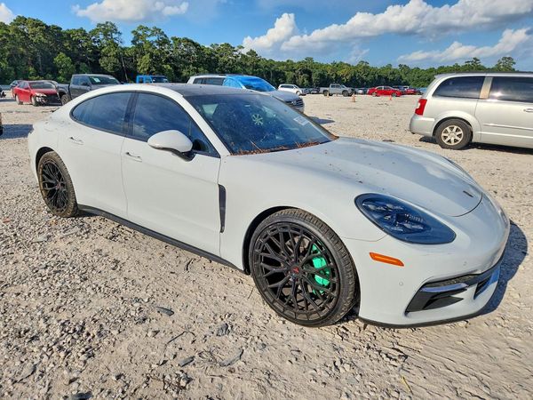 2018 PORSCHE PANAMERA