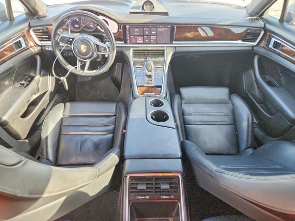 2018 PORSCHE PANAMERA